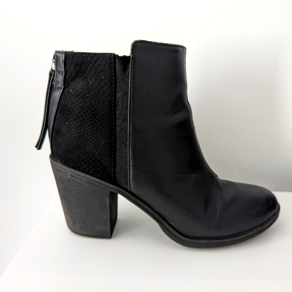 Size 7 US/ 38 EUR comfortable black boots with heel and back zipper detail